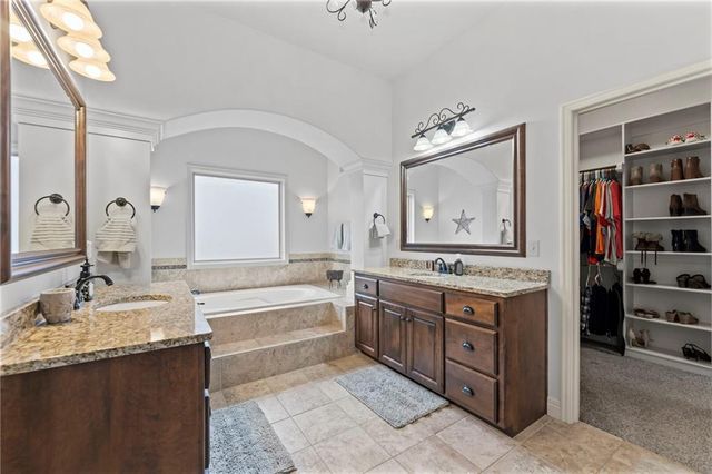 16336 S Twilight Lane, Olathe, KS 66062