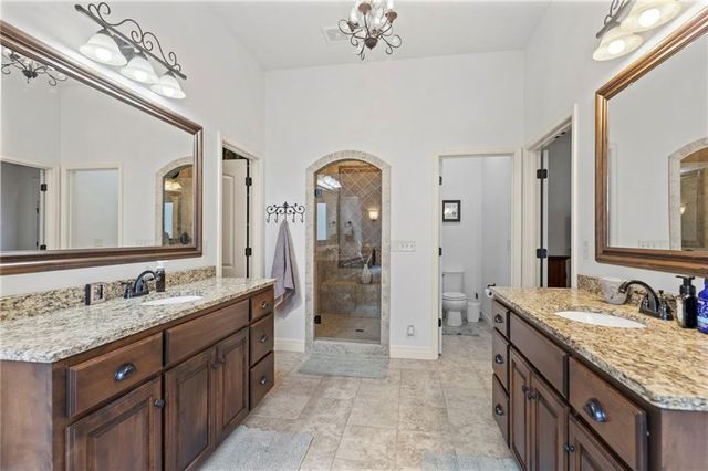 16336 S Twilight Lane, Olathe, KS 66062