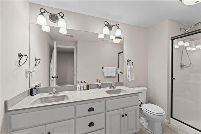 16336 S Twilight Lane, Olathe, KS 66062