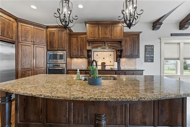 16336 S Twilight Lane, Olathe, KS 66062