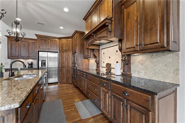 16336 S Twilight Lane, Olathe, KS 66062