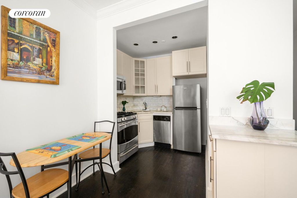 555 Lenox Ave Apt 2B, New York City, NY 10037