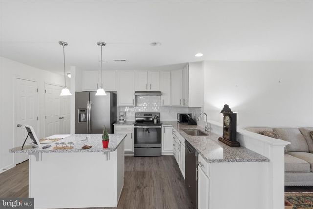 75 SAFFRON TER, Falling Waters, WV 25419