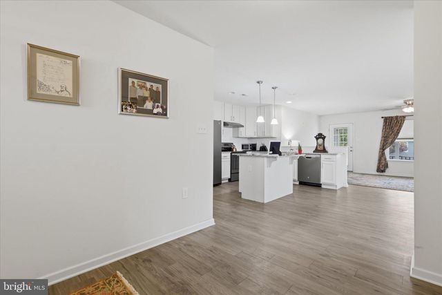75 SAFFRON TER, Falling Waters, WV 25419