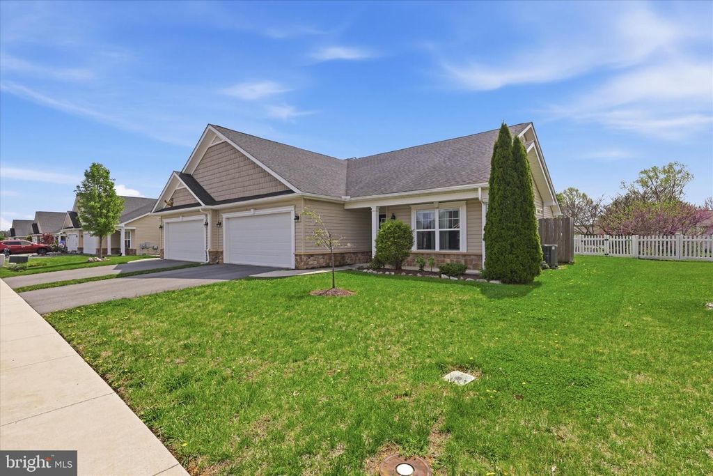 75 SAFFRON TER, Falling Waters, WV 25419