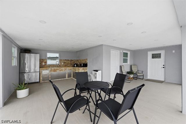1776 Glenway CT, Fort Myers, FL 33916