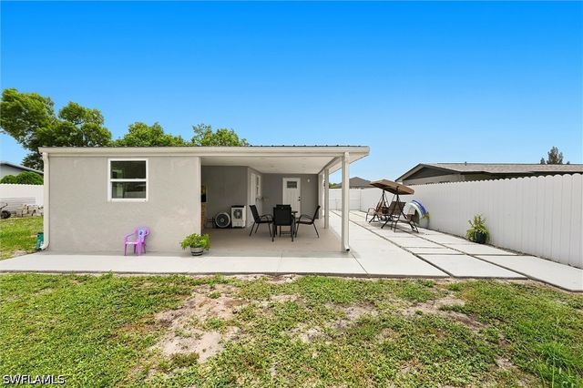 1776 Glenway CT, Fort Myers, FL 33916