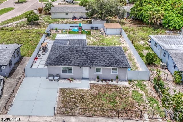 1776 Glenway CT, Fort Myers, FL 33916