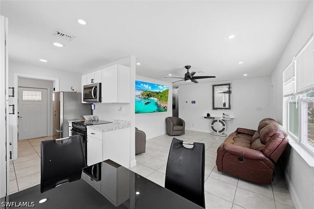 1776 Glenway CT, Fort Myers, FL 33916