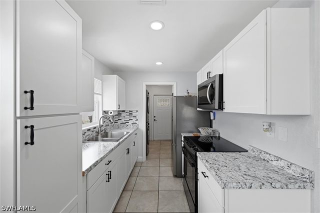 1776 Glenway CT, Fort Myers, FL 33916
