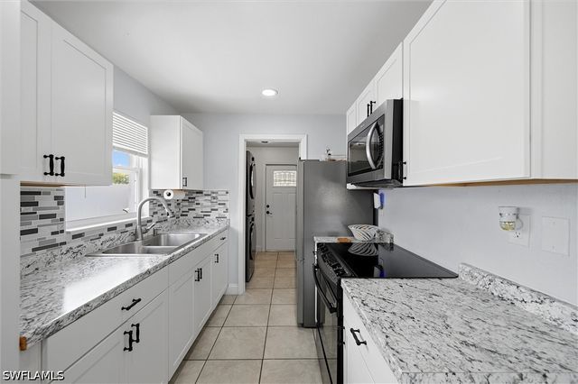 1776 Glenway CT, Fort Myers, FL 33916
