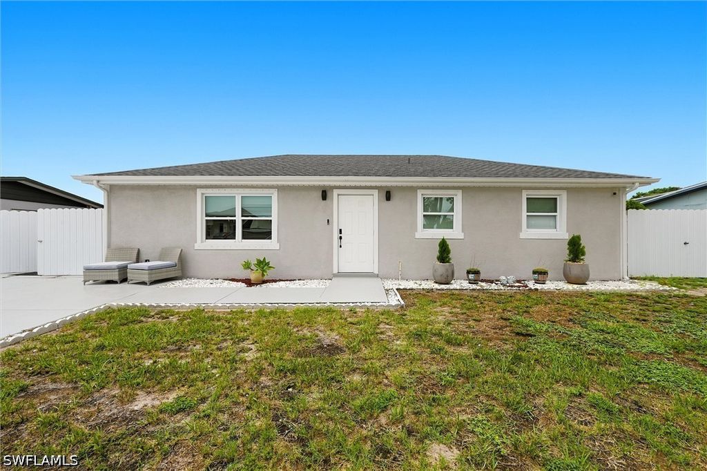 1776 Glenway CT, Fort Myers, FL 33916