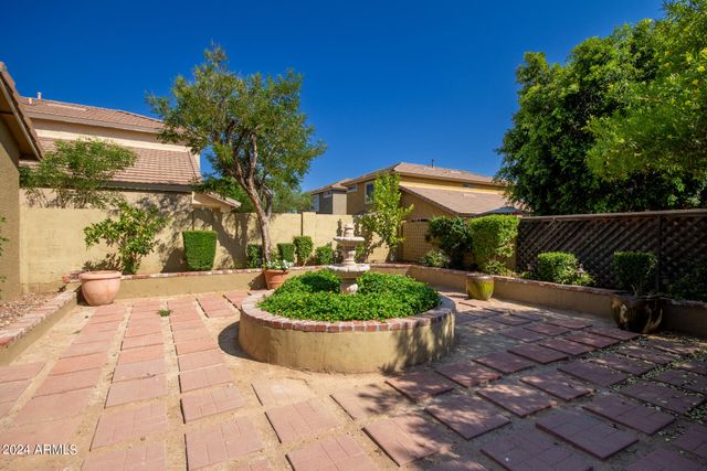 4049 E MELINDA Lane, Phoenix, AZ 85050