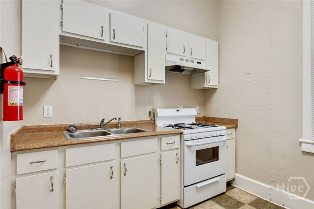 214 W Park Avenue W, Savannah, GA 31401