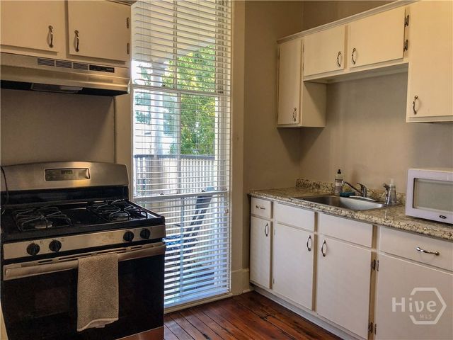 214 W Park Avenue W, Savannah, GA 31401