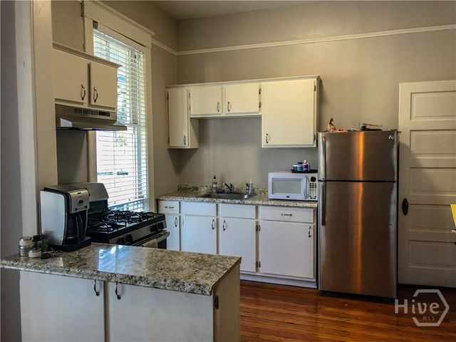 214 W Park Avenue W, Savannah, GA 31401