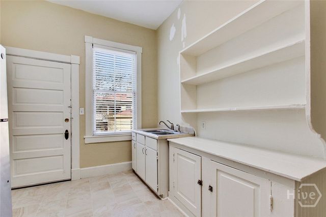 214 W Park Avenue W, Savannah, GA 31401