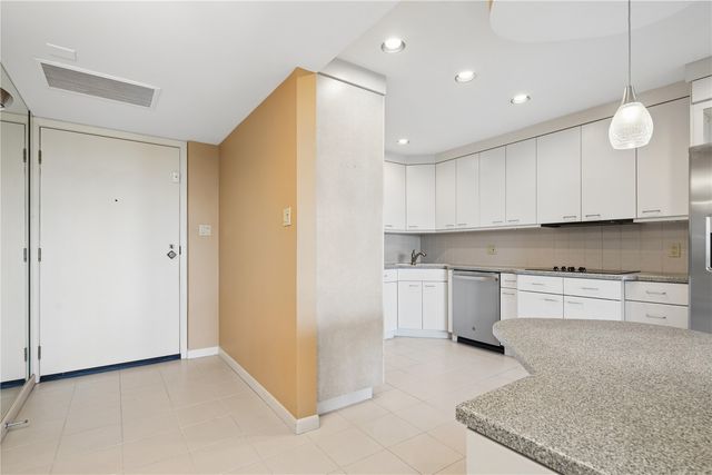 2222 1st Avenue NE 503, Cedar Rapids, IA 52402