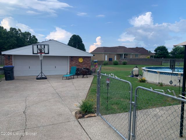 7009 Feyhurst Dr, Louisville, KY 40258