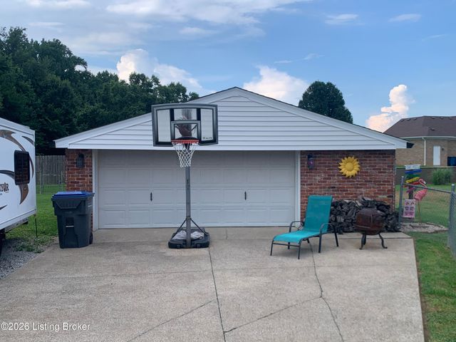 7009 Feyhurst Dr, Louisville, KY 40258