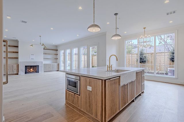 4255 S Judson, West University Place, TX 77005