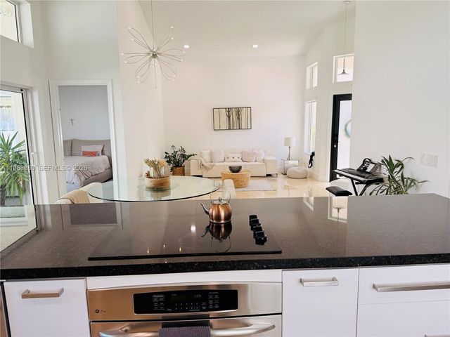 646 Stanton Dr, Weston, FL 33326