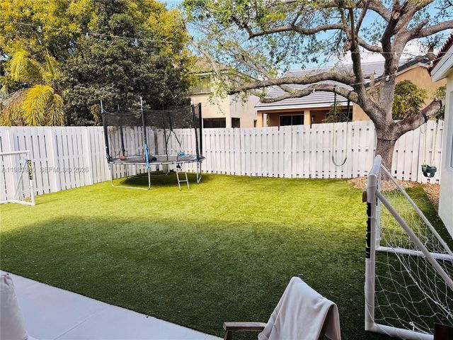 646 Stanton Dr, Weston, FL 33326