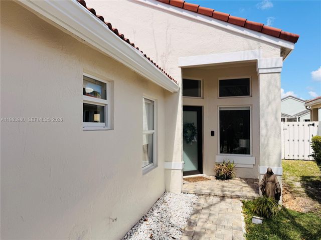 646 Stanton Dr, Weston, FL 33326