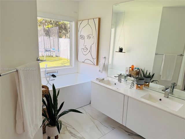 646 Stanton Dr, Weston, FL 33326