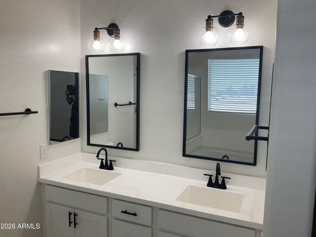 2152 W EMRIE Avenue, San Tan Valley, AZ 85144