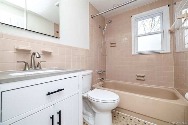 29 West Avenue, Hicksville, NY 11801