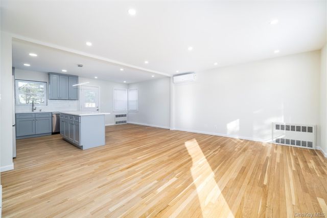 29 West Avenue, Hicksville, NY 11801