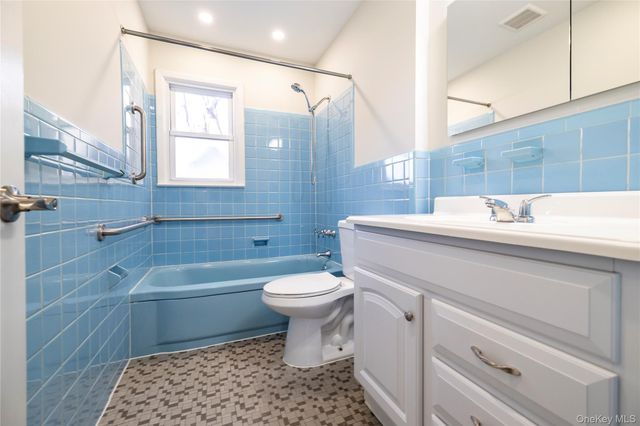 29 West Avenue, Hicksville, NY 11801