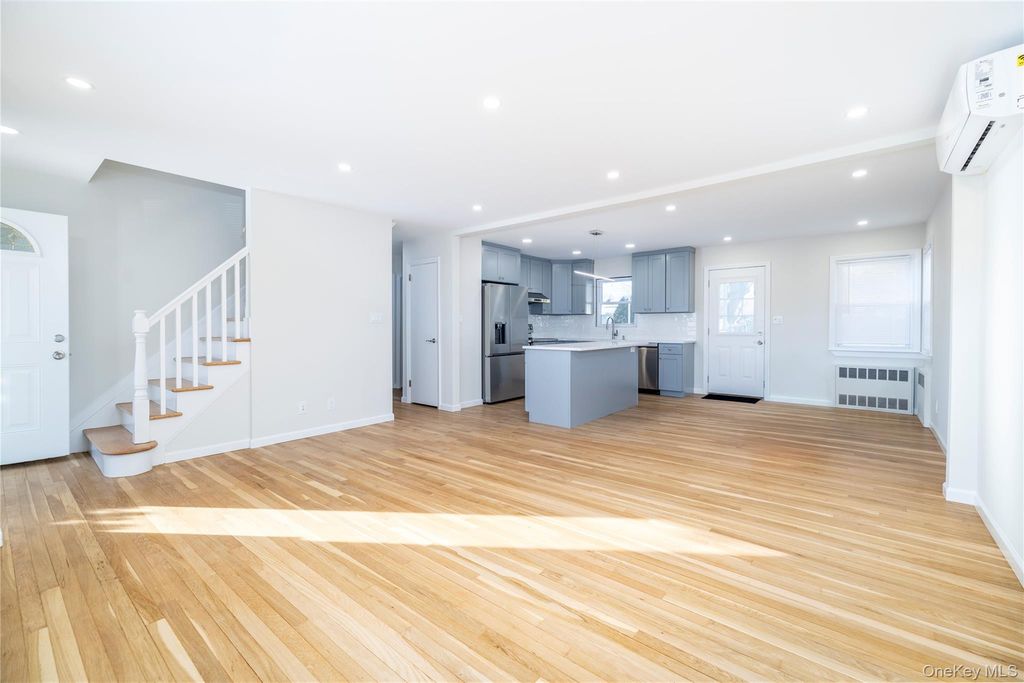 29 West Avenue, Hicksville, NY 11801