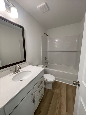 8 Gateway Drive, Central, SC 29630