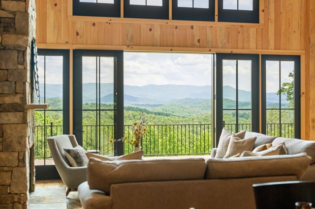 11758 Chatsworth Hwy, Ellijay, GA 30540