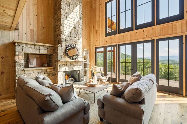 11758 Chatsworth Hwy, Ellijay, GA 30540