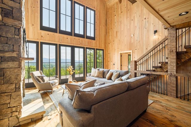 11758 Chatsworth Hwy, Ellijay, GA 30540