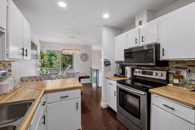 9535 Hartford Circle, Eden Prairie, MN 55347
