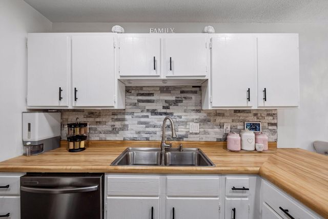 9535 Hartford Circle, Eden Prairie, MN 55347