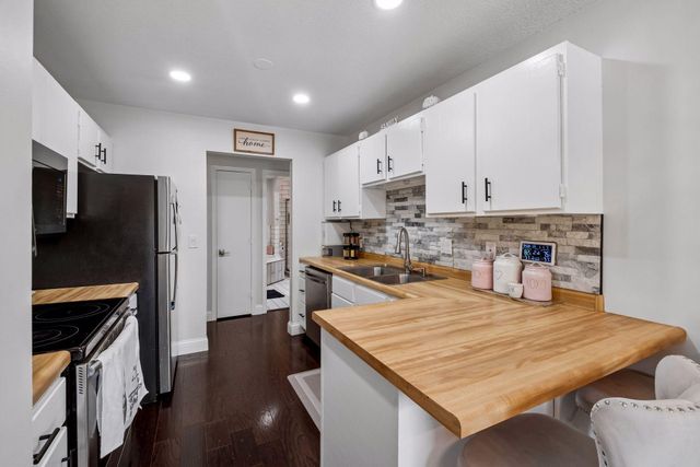 9535 Hartford Circle, Eden Prairie, MN 55347