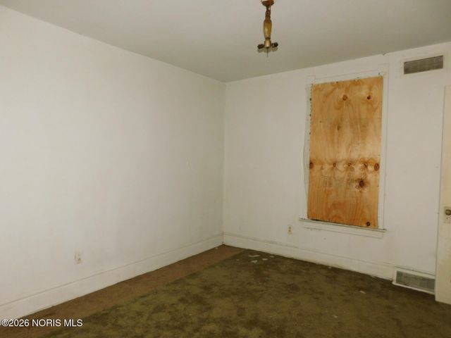 924 Pinewood Avenue, Toledo, OH 43607