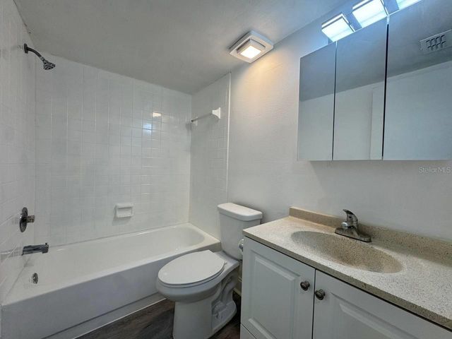 5102 LAWNTON COURT, Tampa, FL 33624