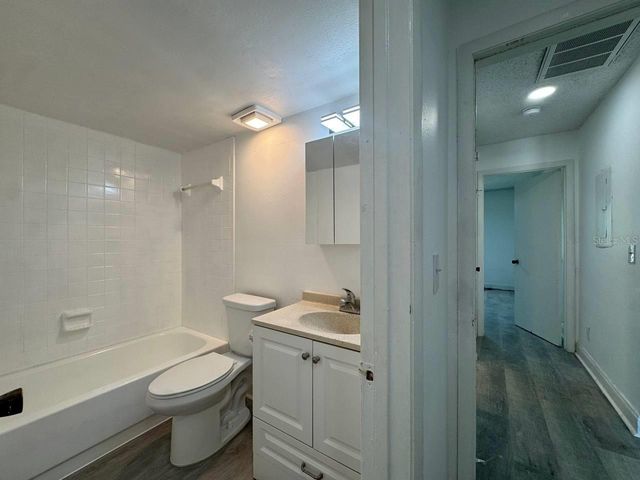 5102 LAWNTON COURT, Tampa, FL 33624