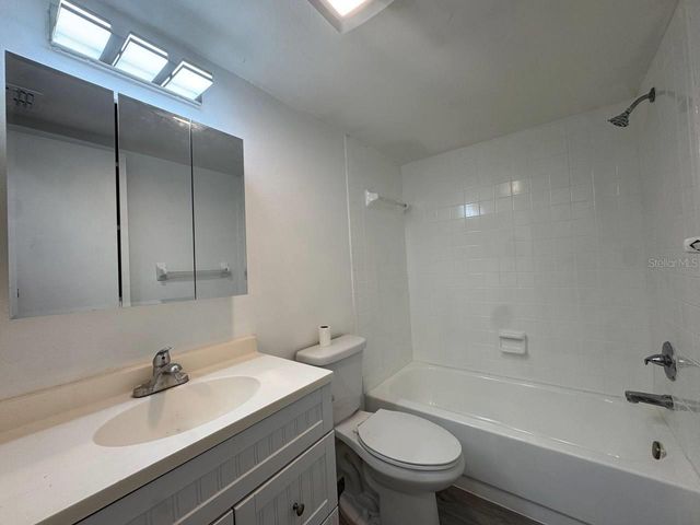 5102 LAWNTON COURT, Tampa, FL 33624