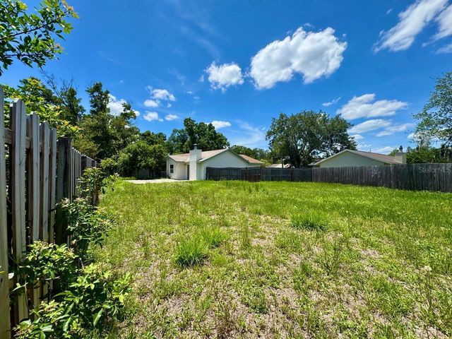 5102 LAWNTON COURT, Tampa, FL 33624