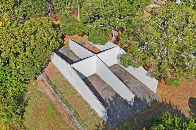 5102 LAWNTON COURT, Tampa, FL 33624