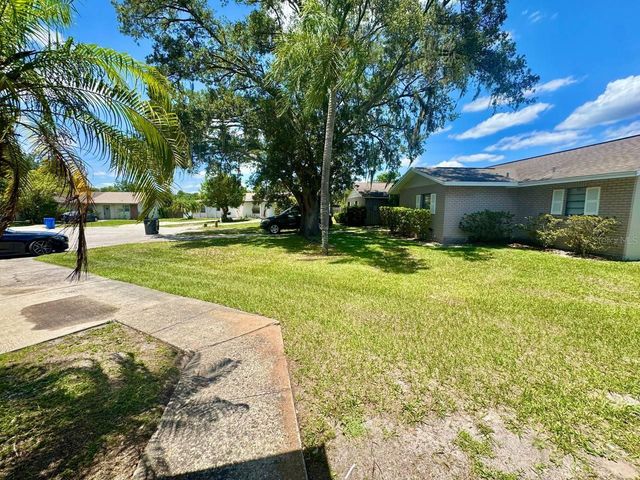 5102 LAWNTON COURT, Tampa, FL 33624