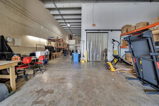 8224 NW 30th Ter 24, Doral, FL 33122