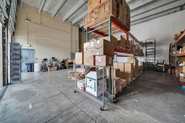 8224 NW 30th Ter 24, Doral, FL 33122